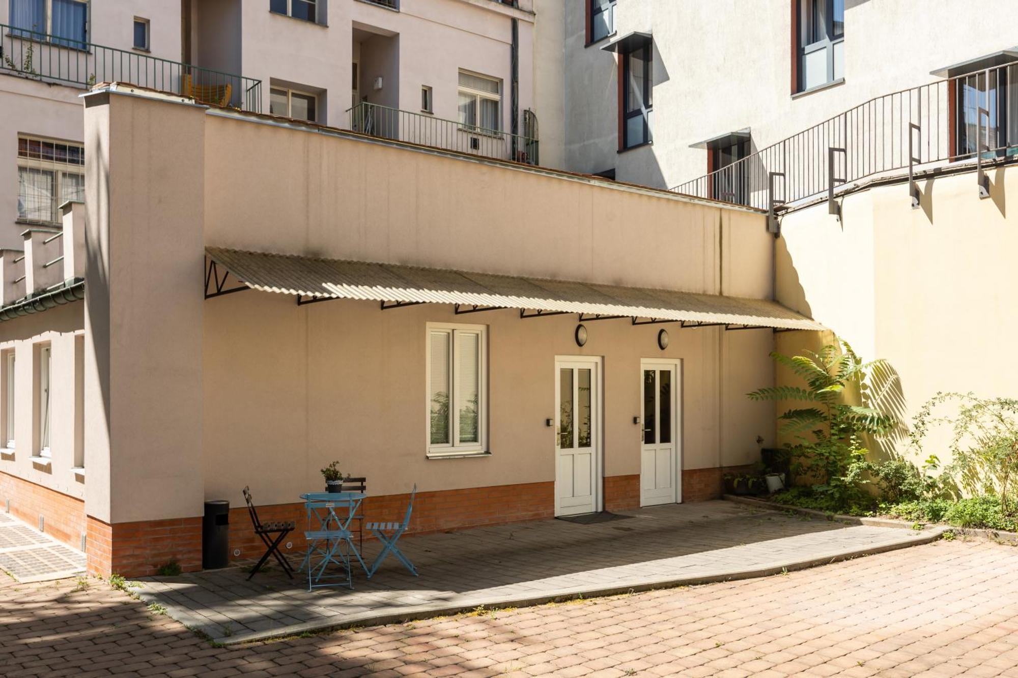 Spacious Apartment In Quiet Courtyard Near Charles Bridge プラハ エクステリア 写真