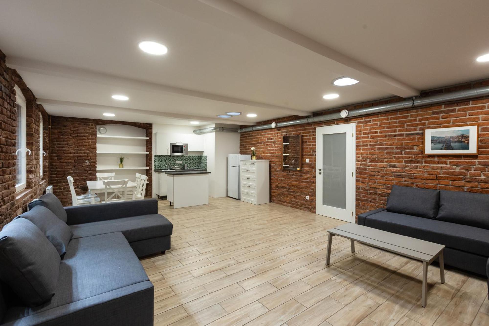 Spacious Apartment In Quiet Courtyard Near Charles Bridge プラハ エクステリア 写真